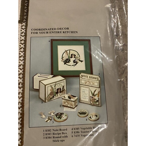 Vintage 1982 columbia minerva needlepoint kit Vegetable note board NOS - Picture 2 of 5
